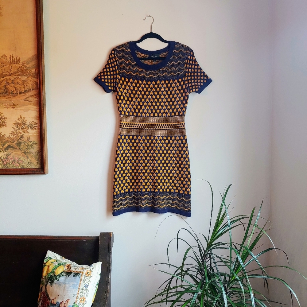Romeo & Juliet Couture Dress Size M knit sweater